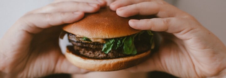Koniec „vegánskych burgrov“: Europarlament podporil zákaz mäsových názvov pre rastlinné produkty