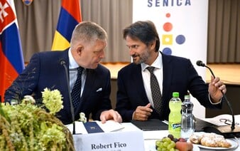 Konsolidačné opatrenia zasiahnu všetkých Slovákov, no nie politikov. V apríli sa im platy zvýšia o stovky eur