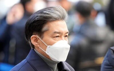 Kórejský minister spravodlivosti ide za falšovanie diplomov na 2 roky do väzenia. Podvod ho stál aj funkciu