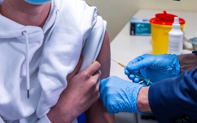 Koronavirus: V pondělí se spustila registrace k očkování 4. dávkou. Nový lék má dorazit do konce srpna