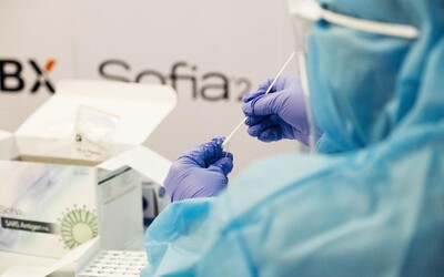 Koronavirus: Za středu v Česku přibylo 5824 nakažených, epidemie sílí v celé Evropě