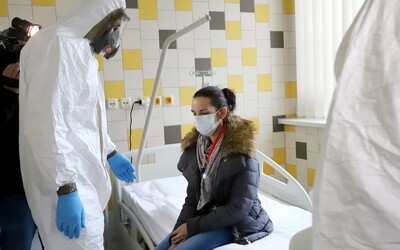 Koronavirus: Počet nakažených se konečně stabilizuje, ale nová epidemie si už vyžádala více než 800 životů