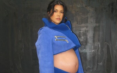 Kourtney Kardashian sa stala štvornásobnou matkou. S Travisom Bakerom budú vychovávať sedem detí