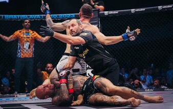 Kozma dostal tvrdé TKO, epický turnaj přinesl šokující zvraty. Oktagon MMA má i novou šampionku