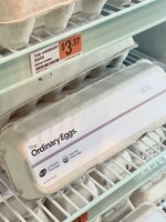 Kozmetická značka The Ordinary začala predávať vajcia. Reaguje tak na ich nedostatok