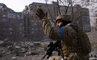 Krajiny NATO môžu do vojny na Ukrajine poslať vlastných vojakov, tvrdí bývalý šéf Rasmussen. Vysvetlil, ako by sa to mohlo stať