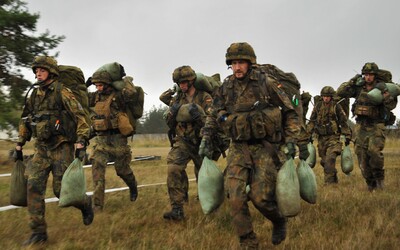 Krajiny NATO začínajú podnikať opatrenia, ktoré naznačujú prípravy na vojnu. Tri štáty podpísali dôležitú dohodu 