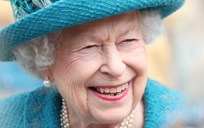Královna Alžběta II. je pod dohledem lékařů, obávají se o její zdraví