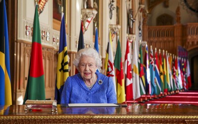 Královna Alžběta II. zareagovala na obvinění od Meghan Markle a prince Harryho. Situaci bude palác řešit