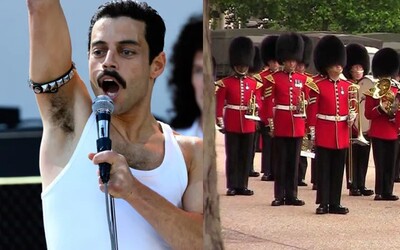 Kráľovská stráž zahrala Bohemian Rhapsody pred Buckinghamským palácom na počesť víťazstva Zlatého glóbusu