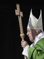 Kresťania majú morálnu povinnosť pomáhať migrantom, povedal pápež František počas omše