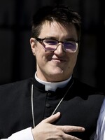 Křesťané mají prvního transgender biskupa. Jde o nebinární osobu