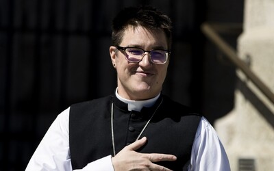Křesťané mají prvního transgender biskupa. Jde o nebinární osobu