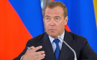 Krym je navždy súčasťou Ruska a akýkoľvek zásah NATO by vyvolal 3. svetovú vojnu, vyhlásil bývalý ruský prezident Dmitrij Medvedev