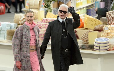 Kto bol Karl Lagerfeld a prečo je považovaný za jedného z najdôležitejších módnych návrhárov v histórii?