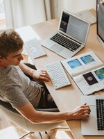 Kvůli maturitě se odvolal velmi vysoký počet žáků. Nejvíce od dob pandemie