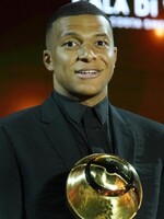 Kylian Mbappé prestúpil do Realu Madrid, zmluvu podpísal na 5 rokov. Hovorí, že sa mu splnil detský sen