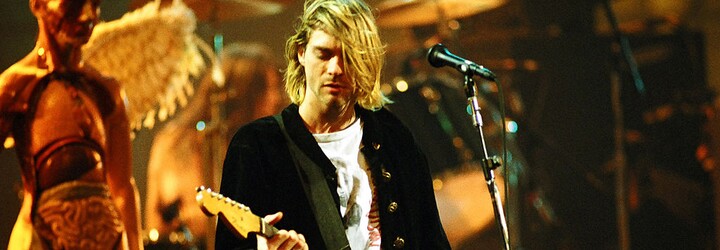 Kytara, kterou rozbil Kurt Cobain, se vydražila za cenu malého pražského bytu 