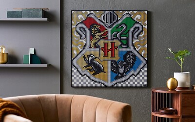 LEGO přináší svět Harryho Pottera na tvou zeď. Postav si erb své oblíbené koleje