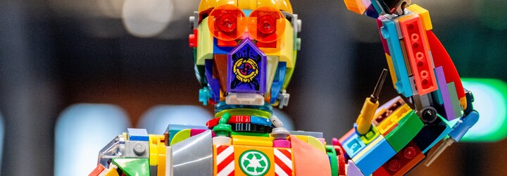 LEGO slaví 25 let v Kladně. Česko dostane kostičkovou svatováclavskou korunu
