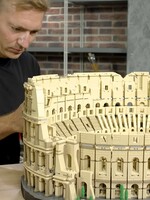 LEGO šokovalo vyše 9-tisíc kockami v novej stavebnici rímskeho Kolosea. Ide o doteraz najväčšiu sadu