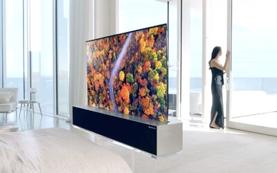 LG má televízor s rolovacou obrazovkou. Stojí toľko, čo tri bežné autá