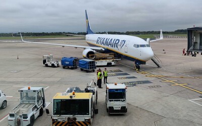 Lacná letecká spoločnosť Ryanair rekordne zarobila. Zverejnili detaily