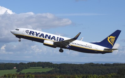 Lacné lety aj za 9,99 € za minulý rok zarobili Ryanairu viac ako 1 miliardu eur