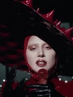 Lady Gaga vydala siedmy štúdiový album Mayhem. Vraj má ísť o dokonalý pop pre tento chaotický svet