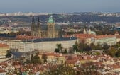 Láhev vody za 900 korun. Takto v centru Prahy okrádají turisty a turistky