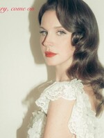 Lana Del Rey vydala novú pieseň z očakávaného albumu. Spieva v nej o bolestivom vzťahu