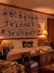 Legendární dům ze Stranger Things si můžeš pronajmout na Airbnb. Není levný