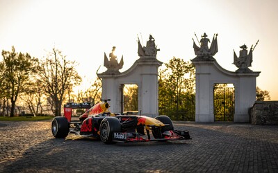 Legendární pilot F1 hlásí návrat do Prahy. Na Red Bull Showrun dorazí v ikonickém monopostu