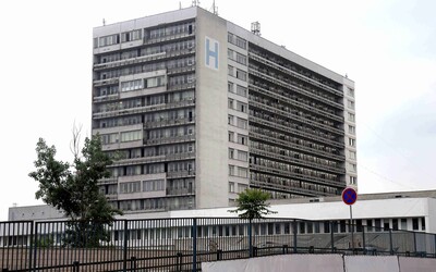 Lekár z nemocnice v Ružinove zatajil cestovateľskú anamnézu, nakazil kolegu koronavírusom,  museli zatvoriť celé oddelenie