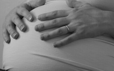 Lékaři na Bulovce zaměnili dvě těhotné ženy. Jedna kvůli chybě potratila
