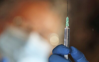 Lékaři nemají dost vakcín proti černému kašli. Kdy by měly dorazit další?