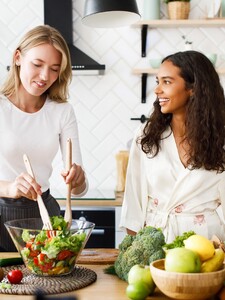 Lékařka napsala knihu o tom, jak zdravě stárnout. Není to jen o tom, co jíme, říká