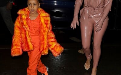 Teprve šestiletá dcera Kanyeho Westa a Kim Kardashian ovládla týden módy v Paříži