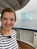 Lenka dělá stevardku na luxusní superjachtě. „Koupelny čistíme vatovými tyčinkami. Moje nejmenší dýško bylo 60 tisíc“