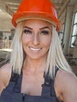 Lenka pracuje na betonárke: Keď vedúci zistil, že som sa dala dokopy s kolegom, vyhodil ma (Rozhovor)