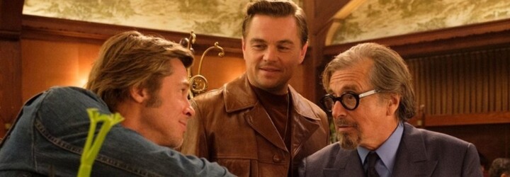 Leonardo DiCaprio vraždí v bláznivom Tarantinovom filme náckov plameňometom a poškuľuje po sexy Margot Robbie