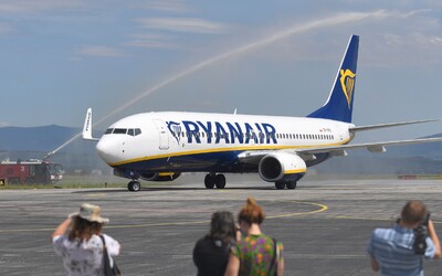 Letecká spoločnosť Ryanair je v problémoch. Meškajúce dodávky lietadiel si vypýtajú svoju daň