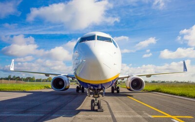 Letecká společnost Ryanair zapomněla na 50 cestujících. Letadlo omylem odletělo bez nich