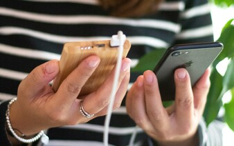 Letecké spoločnosti sprísňujú pravidlá pre powerbanky. Tieto parametre musia spĺňať, aby ju z batožiny nevyhodili