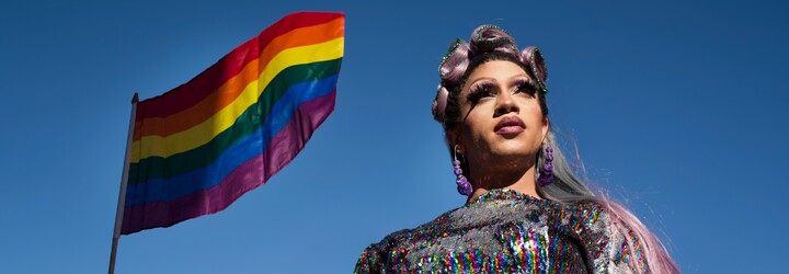 Letošní Eurovize přišla s novým zákazem. Soutěžící nemohou na pódium s Pride vlajkami