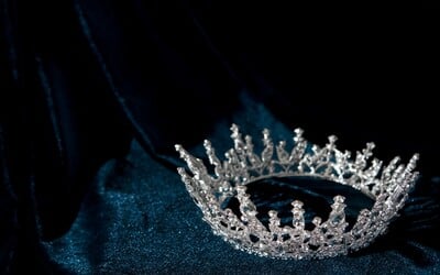 Letošní Miss Roma má 12 finalistek. Kdo zabojuje o korunku romské královny krásy?