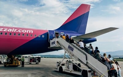 Lietadlo Wizz Air muselo núdzovo pristáť v Budapešti. V kabíne mali dym a dvom členom posádky prišlo nevoľno