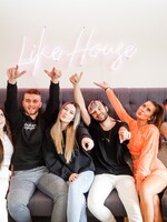 Like House si odbyl svoji premiéru. Anna Šulc tvůrcům poslala klaunské emoji