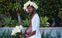 Lil Nax X opět pobouřil veřejnost. Kritiku tentokrát schytal za těhotenské snímky, které slouží k propagaci jeho nové desky