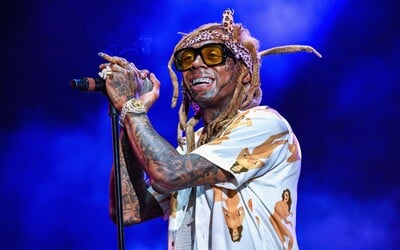 Lil Wayne vtipně reaguje na svou voskovou figurínu. Vypadá ještě hůř než ta Rockova